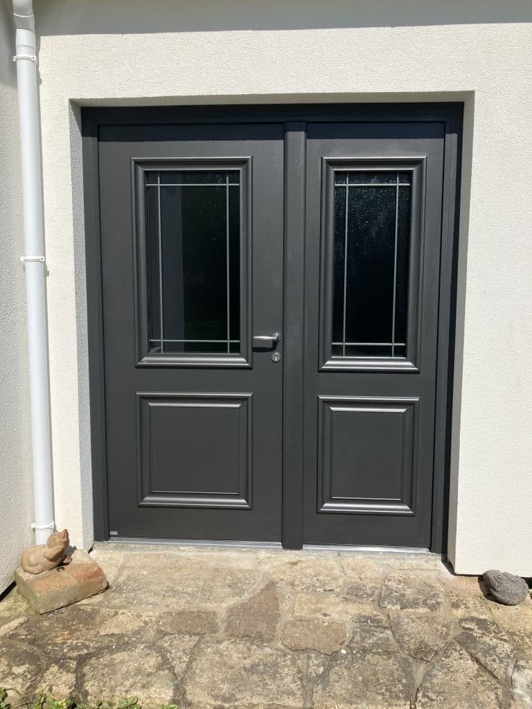 Porte d'entrée en aluminium à Langonnet