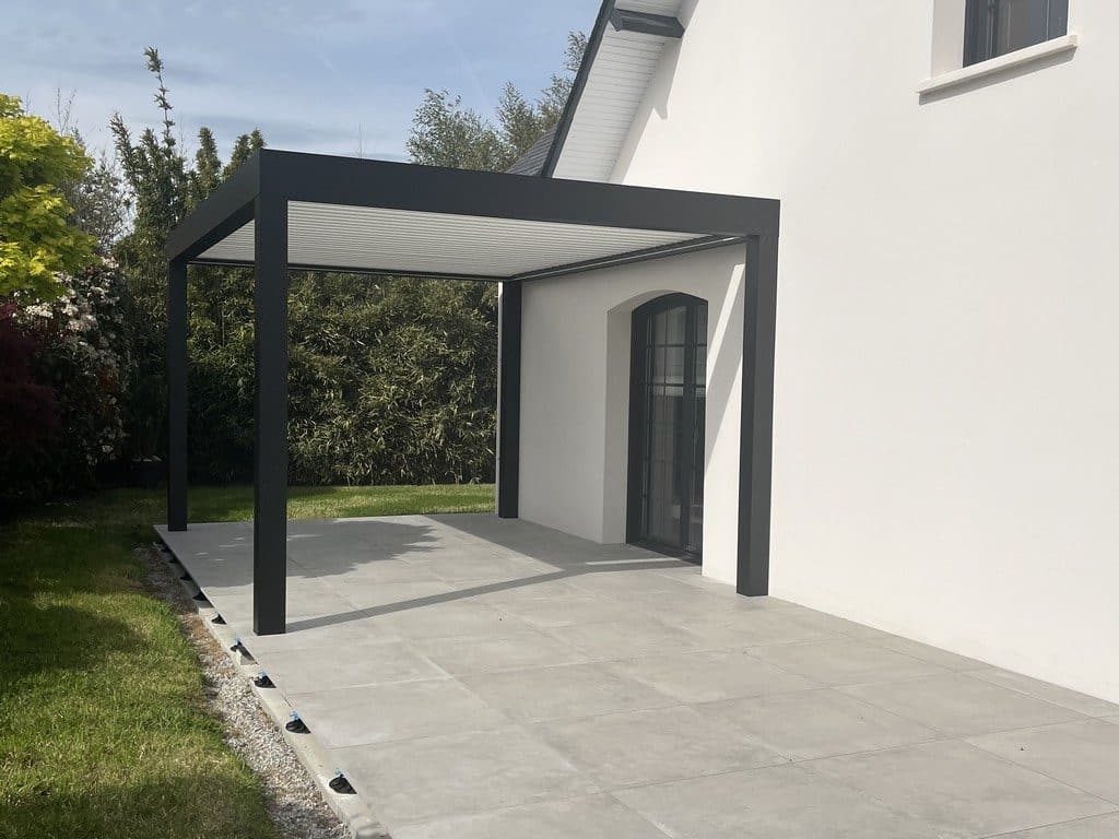 Pergola autoportée en aluminium à Châteaulin